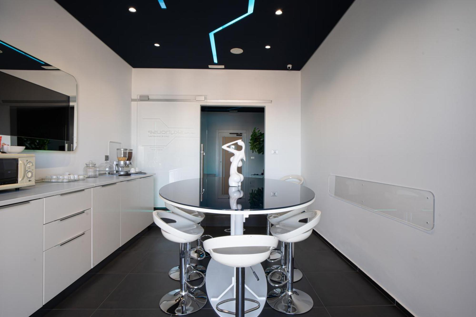 Skyhouse Beverello Наполи Екстериор снимка