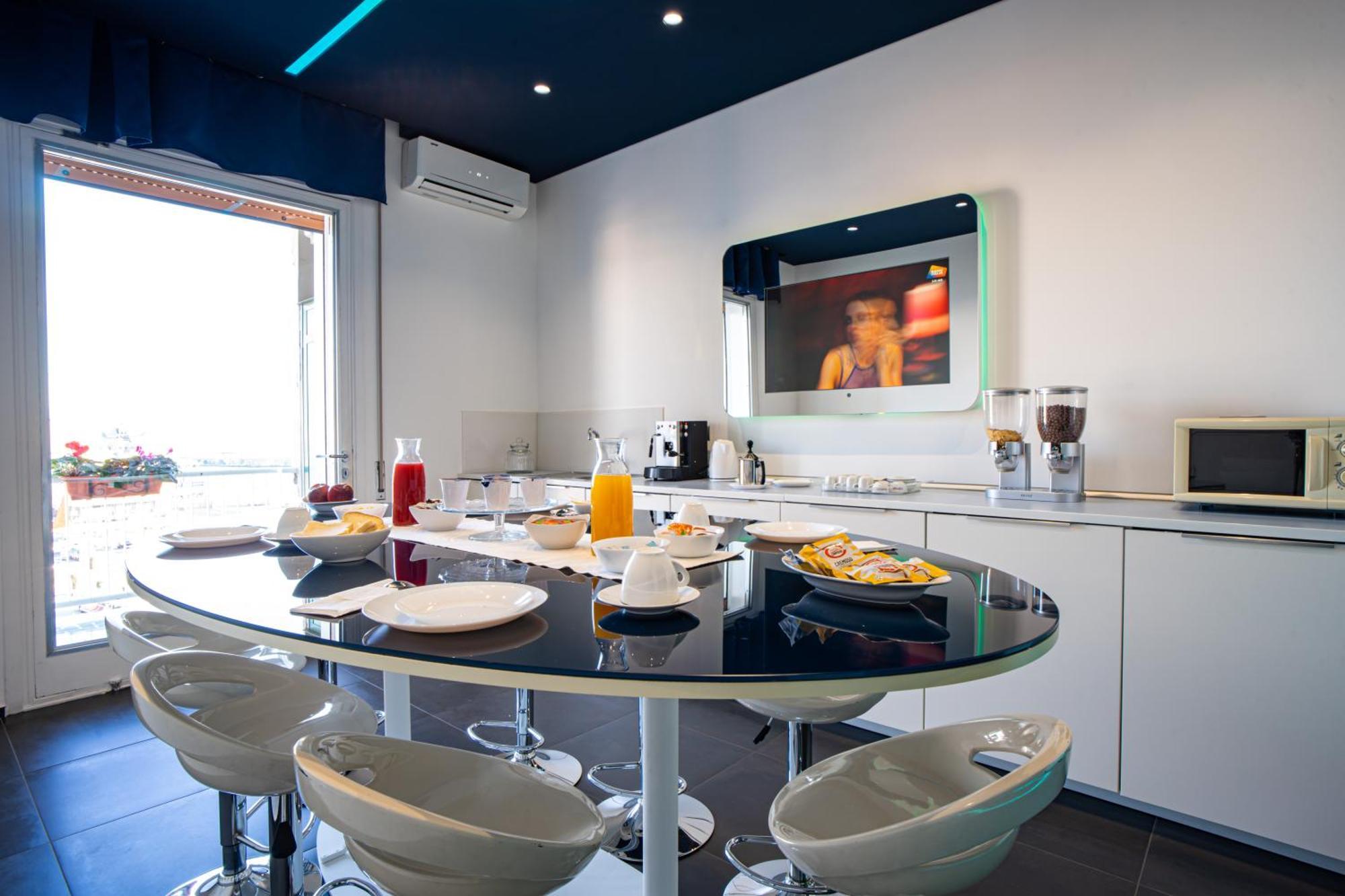 Skyhouse Beverello Наполи Екстериор снимка