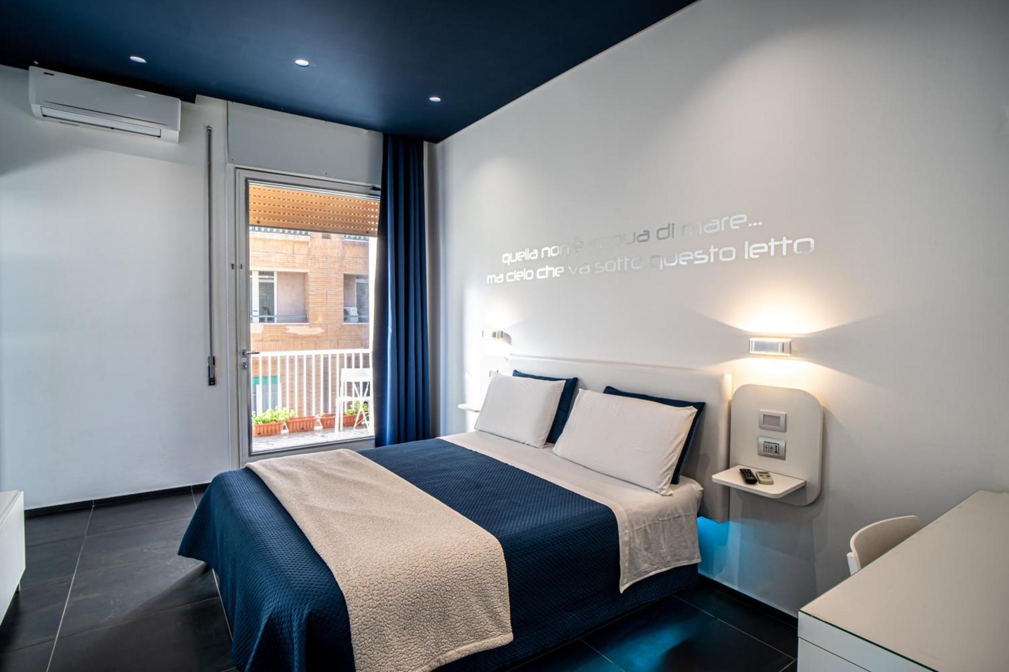Skyhouse Beverello Наполи Екстериор снимка